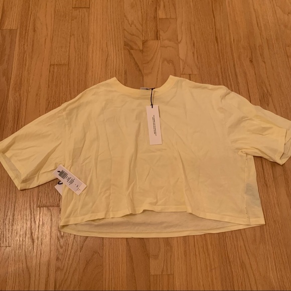 Aritzia Tops - NWOT Aritzia tna tour cropped t shirt Gd butter yellow